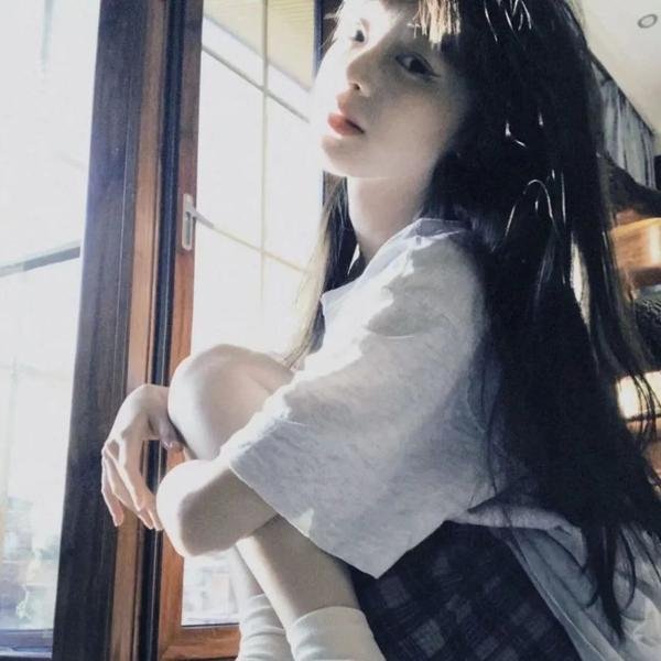 她行走于黑暗中剧情